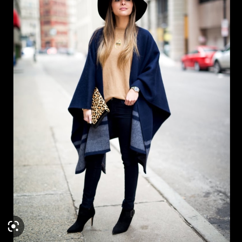 Club Monaco poncho in burgundy